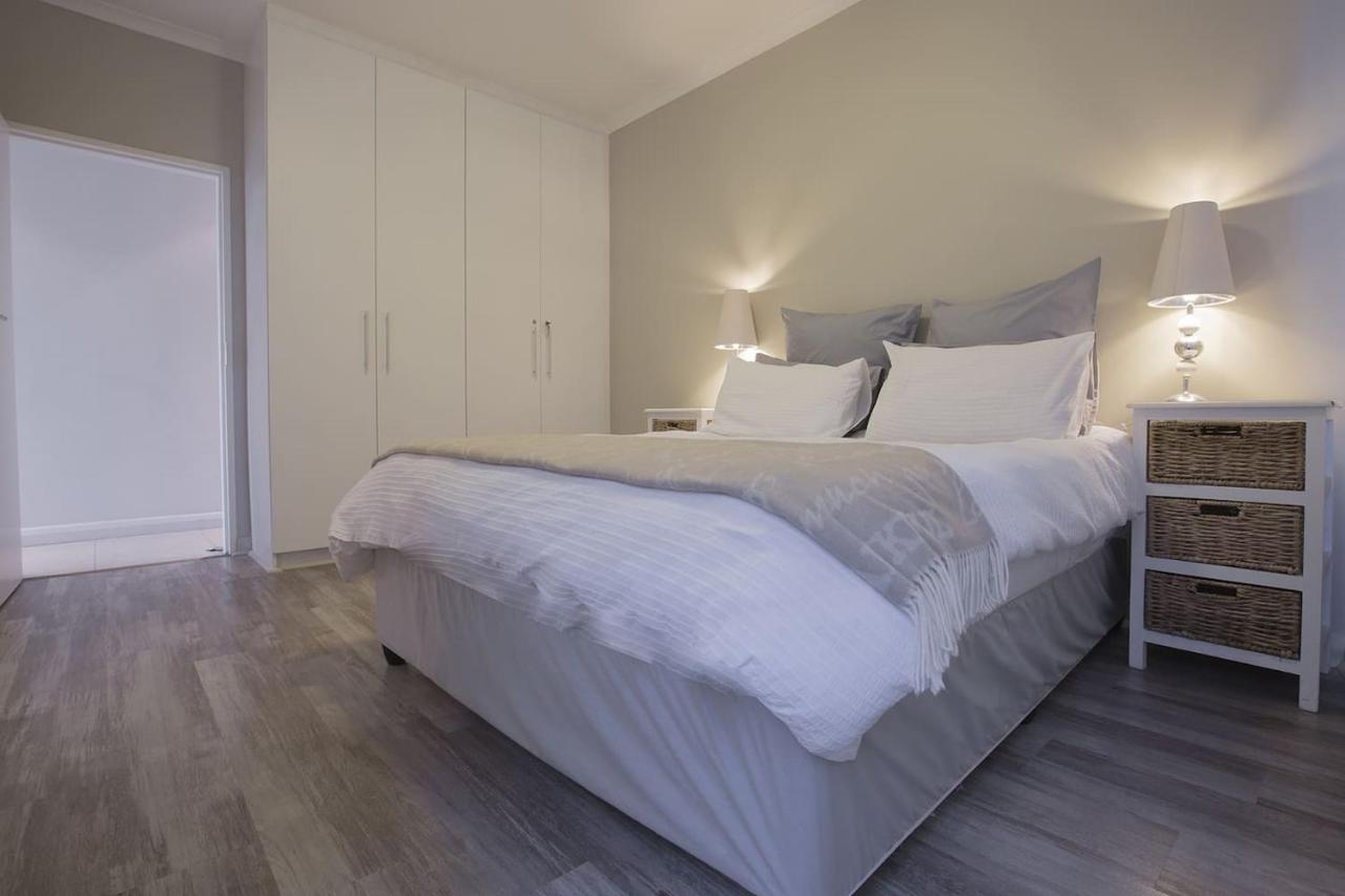 2 Bedroom Apartment With Breathtaking Views! Cape Town Bagian luar foto