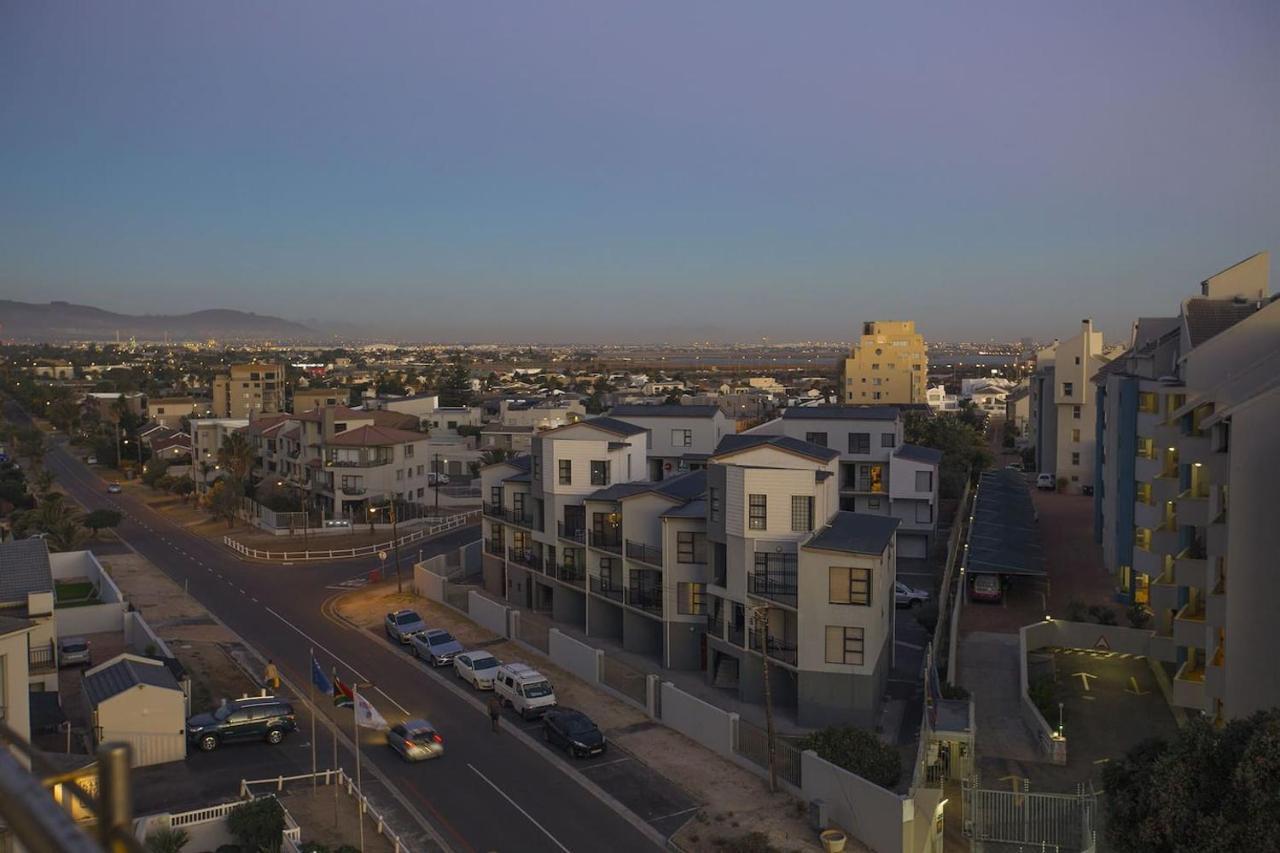 2 Bedroom Apartment With Breathtaking Views! Cape Town Bagian luar foto