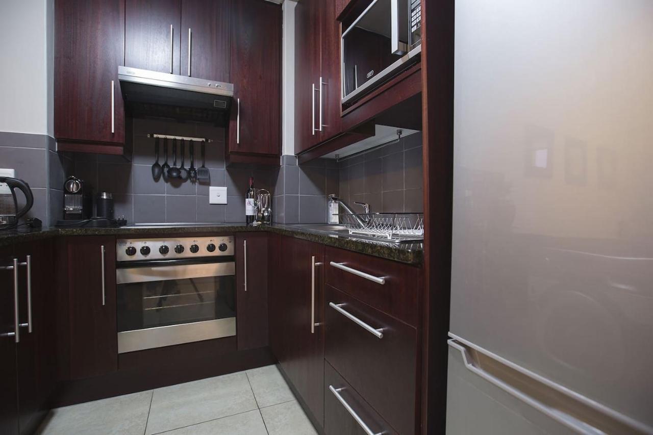 2 Bedroom Apartment With Breathtaking Views! Cape Town Bagian luar foto